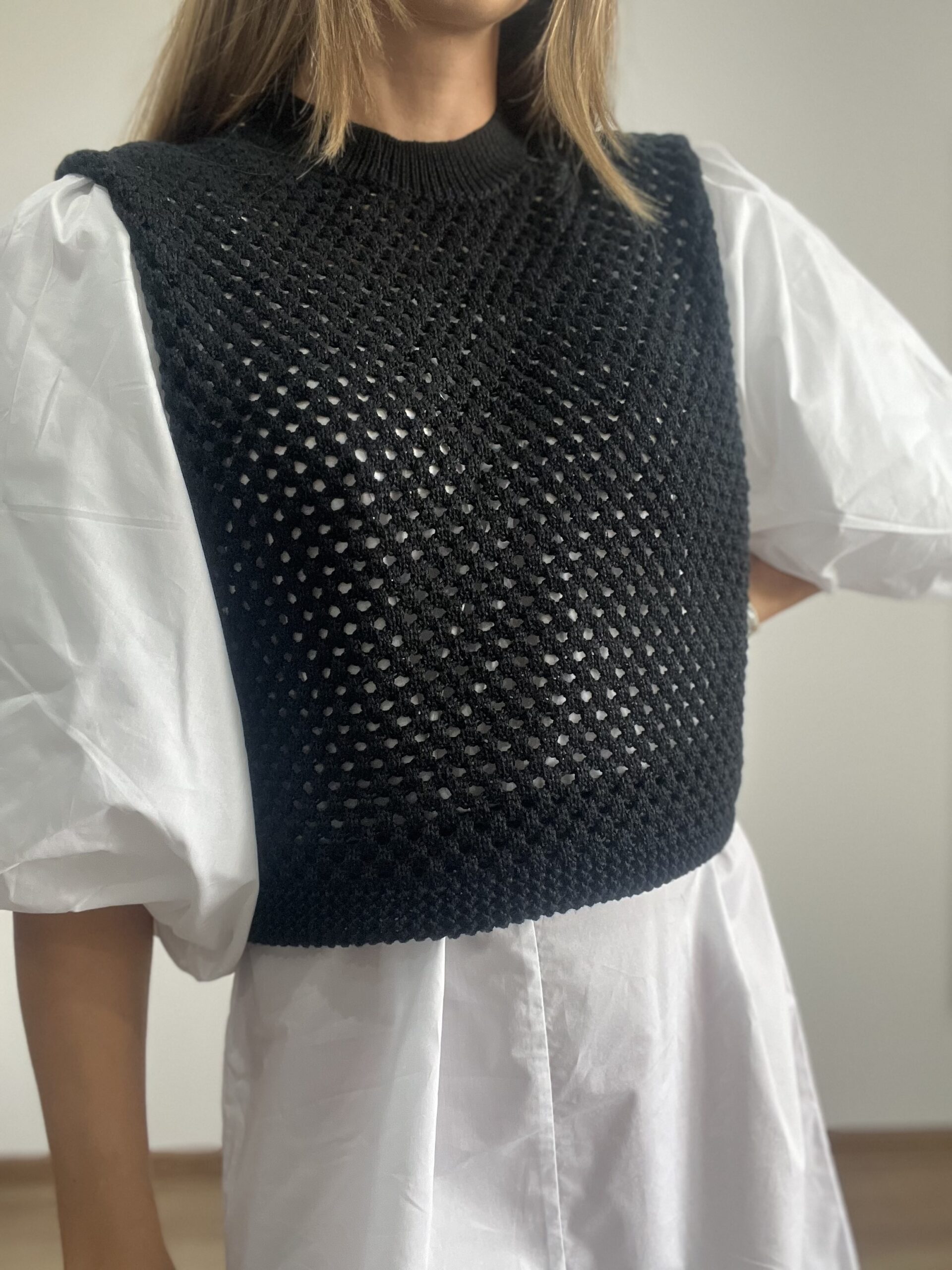 Czarna kamizelka bezrękawnik r .S/M Co'couture - obrazek 3