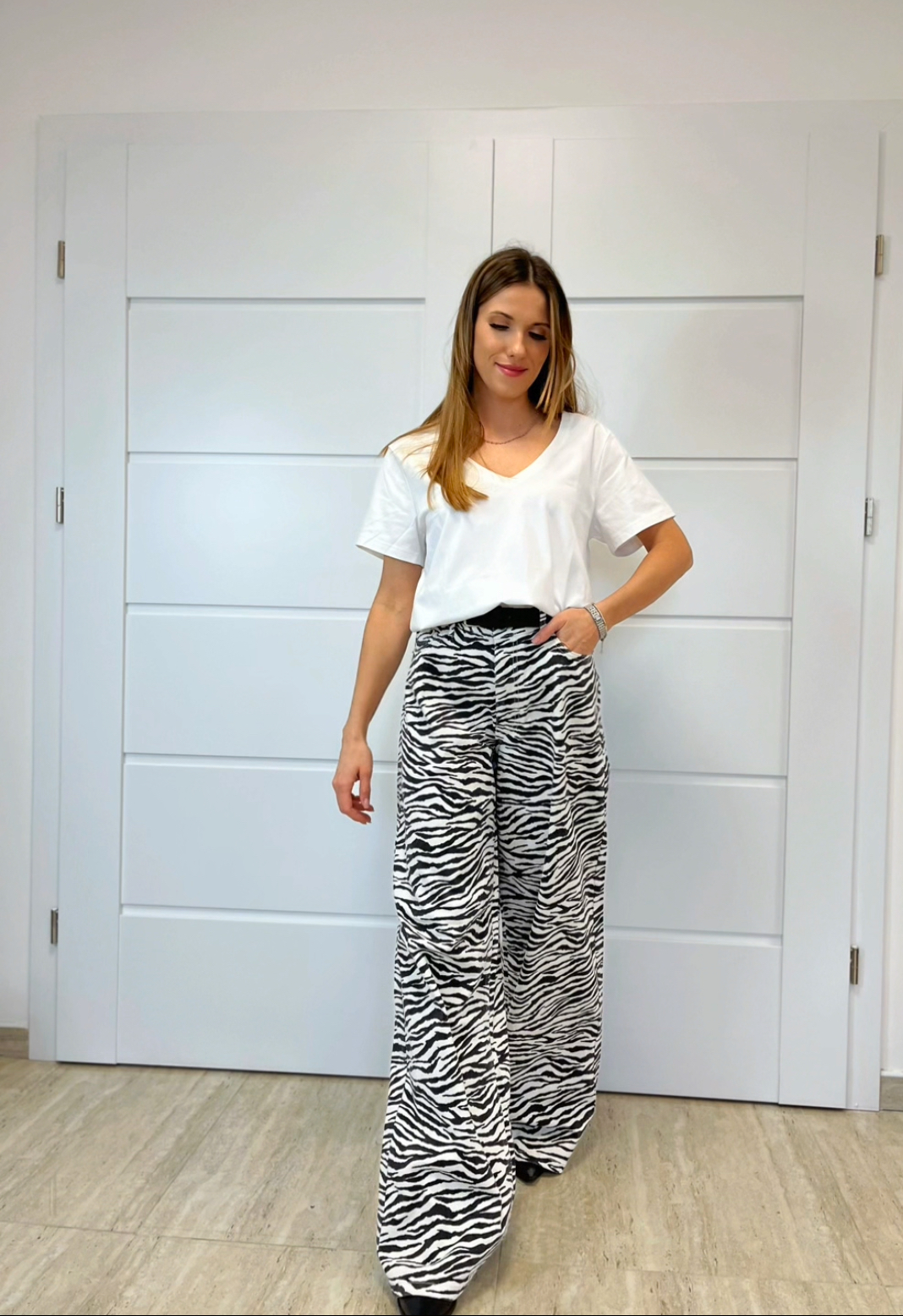 Jeansy w motyw zebry z szerokimi nogawkami r. M/L Co'couture - obrazek 3