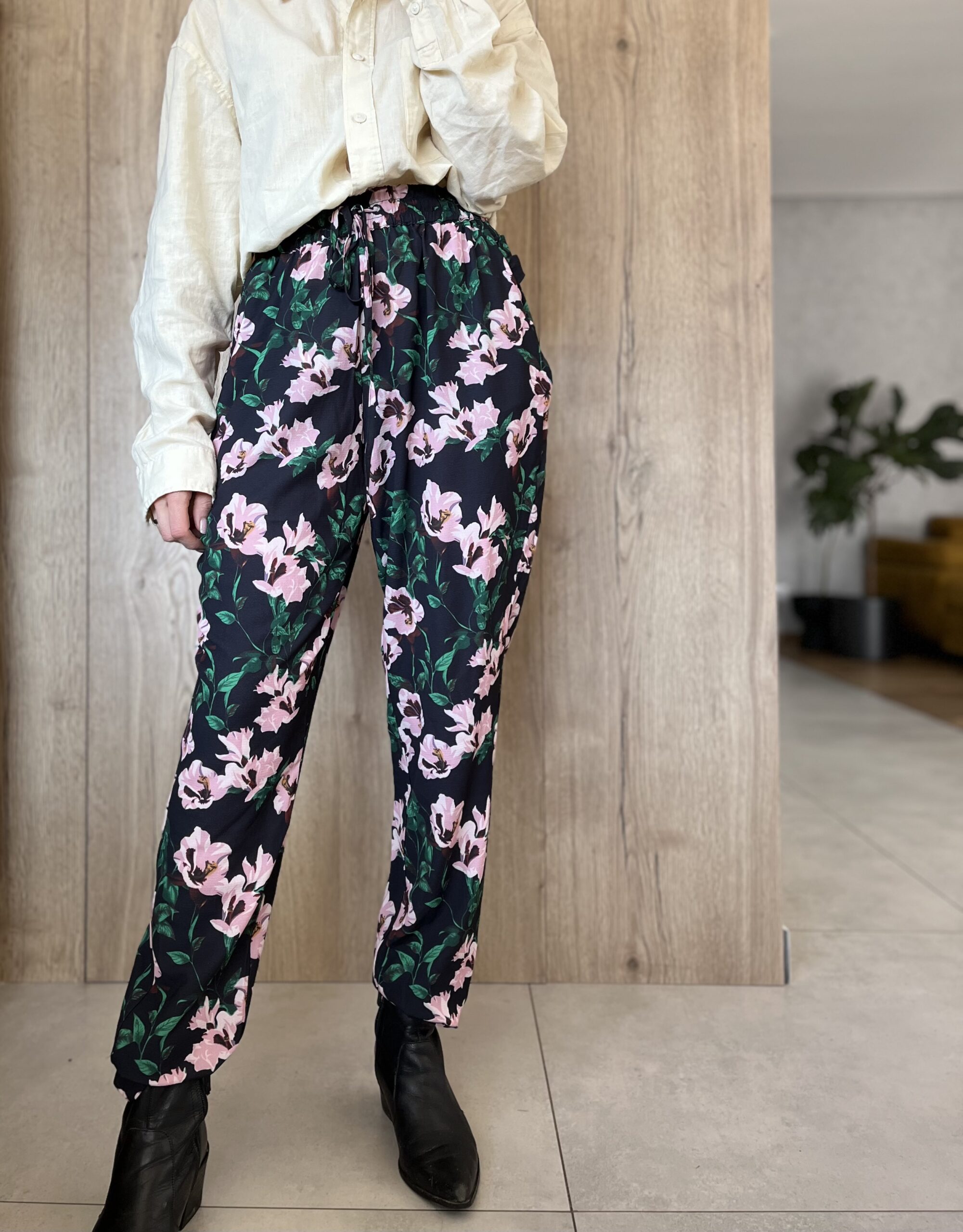 Spodnie w kwiaty r. L/XL Kaffe