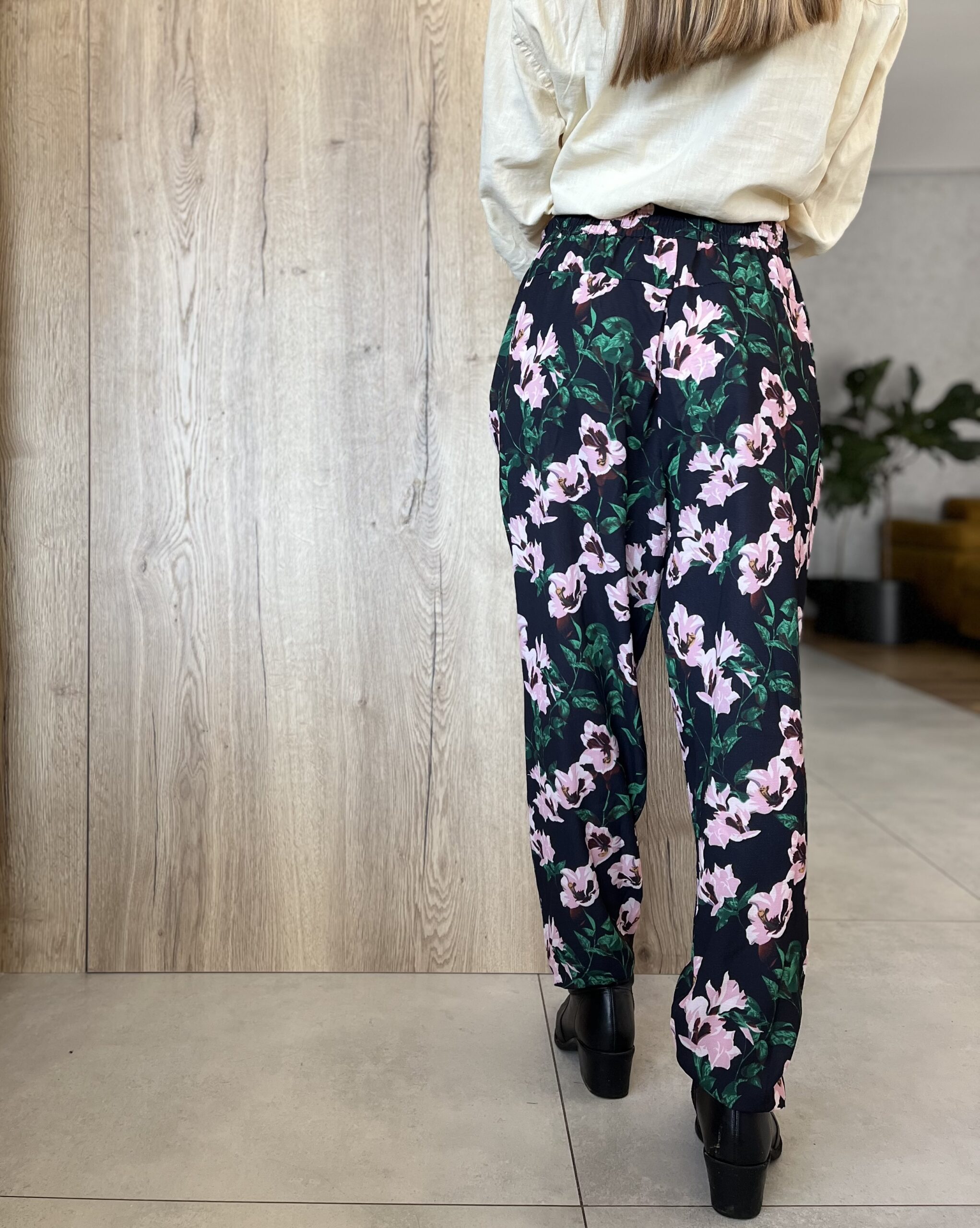 Spodnie w kwiaty r. L/XL Kaffe - obrazek 3