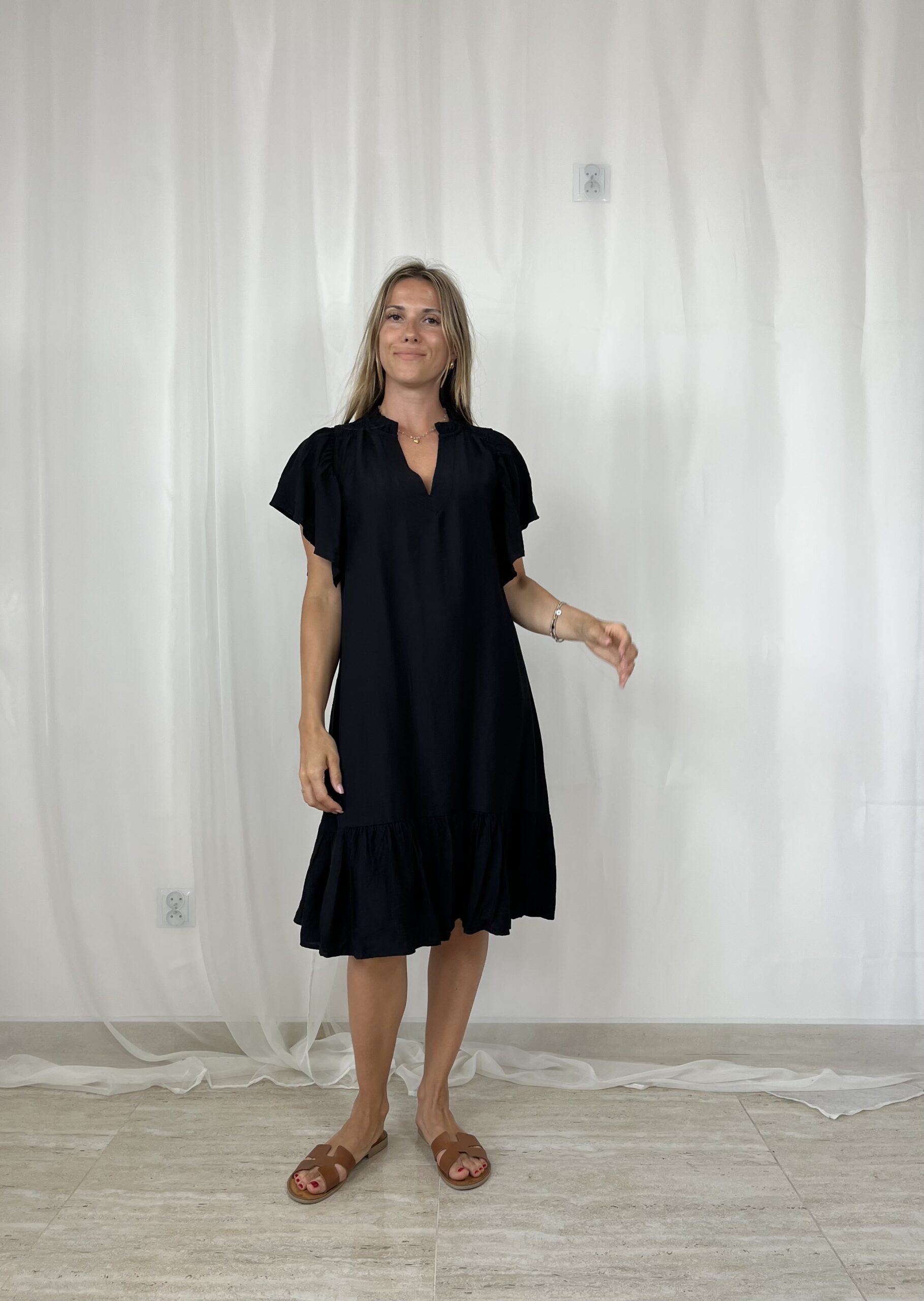 Czarna sukienka z szerokimi rękawami Co'couture r. S/M - obrazek 2